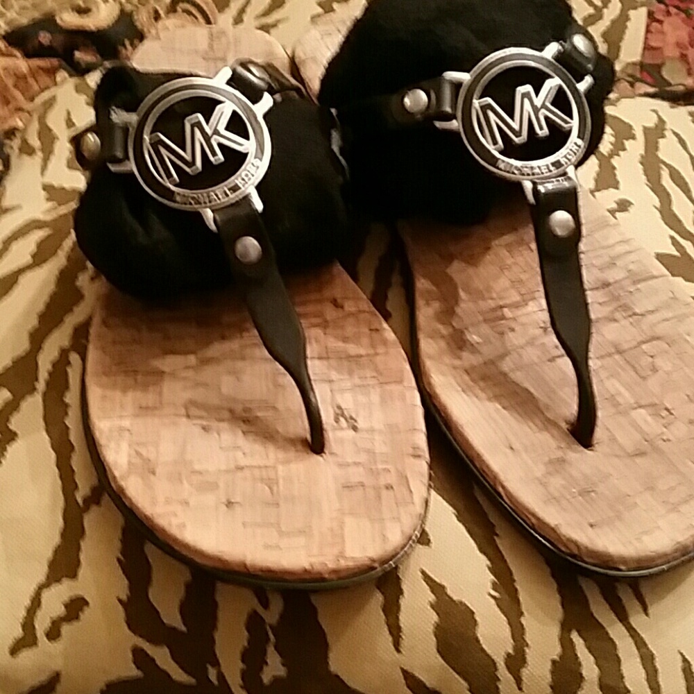 MK sandals size 7, but to small fit more like 6.5